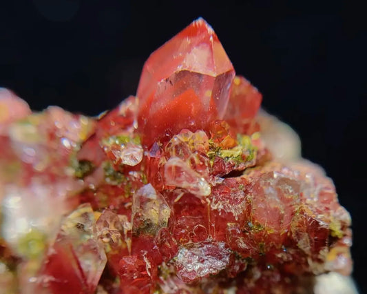 Garden Quartz (Lodolite) Crystal Guide: Meaning, Healing Benefits & How to Use It